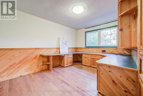 20 Blackforest Drive, Richmond Hill, ON - Indoor Photo Showing Kitchen