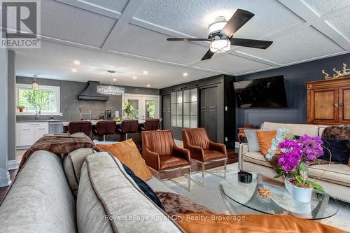 1158 Conservation Road E, Milton, ON - Indoor Photo Showing Living Room