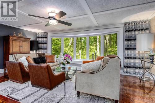 1158 Conservation Road E, Milton, ON - Indoor Photo Showing Living Room