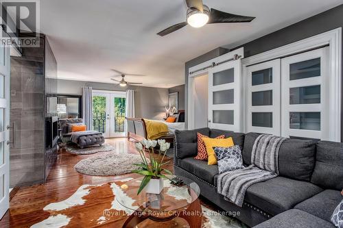 1158 Conservation Road E, Milton, ON - Indoor Photo Showing Living Room