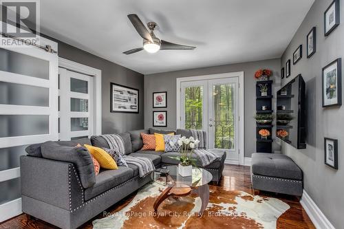 1158 Conservation Road E, Milton, ON - Indoor Photo Showing Living Room