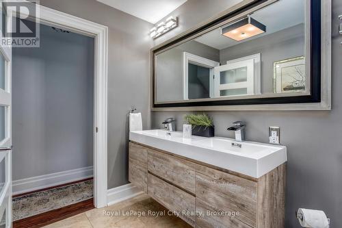 1158 Conservation Road E, Milton, ON - Indoor Photo Showing Bathroom