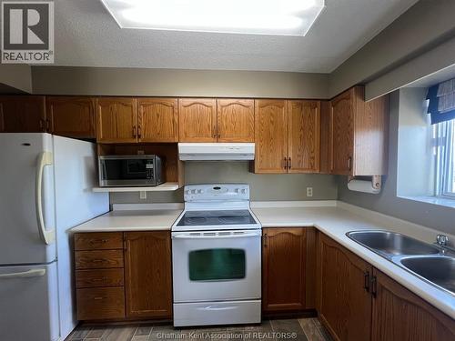 10 Van Allen Avenue Unit# 702, Chatham, ON - Indoor Photo Showing Kitchen