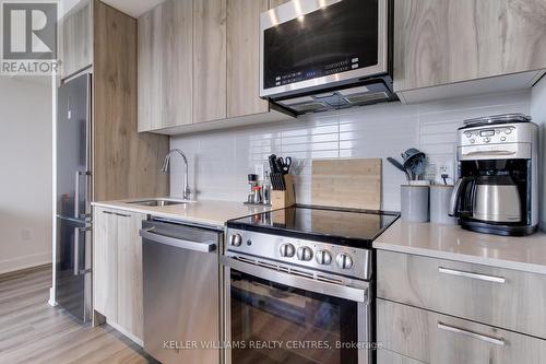 419 - 185 Deerfield Road, Newmarket, ON - Indoor Photo Showing Kitchen With Stainless Steel Kitchen