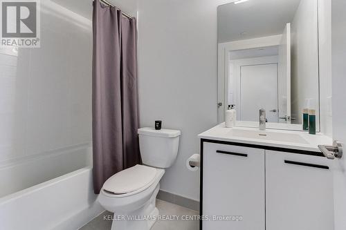 419 - 185 Deerfield Road, Newmarket, ON - Indoor Photo Showing Bathroom