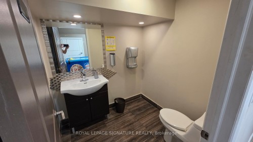 1299-1301 Danforth Avenue, Toronto, ON - Indoor Photo Showing Bathroom