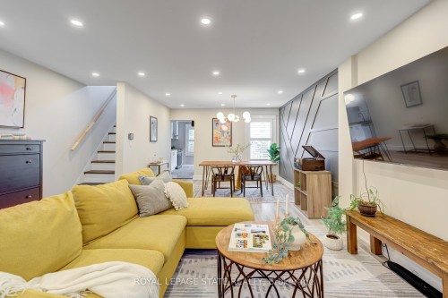 39 East Bend Avenue S, Hamilton, ON - Indoor Photo Showing Living Room