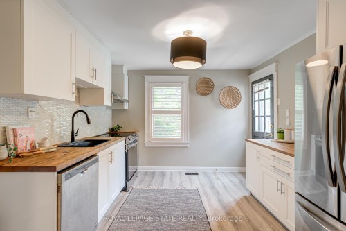 39 East Bend Avenue S, Hamilton, ON - Indoor Photo Showing Kitchen With Upgraded Kitchen