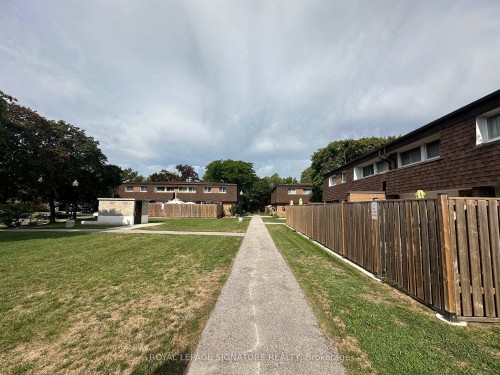 115-16 Litchfield Court, Toronto, ON - Outdoor