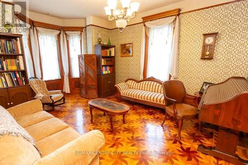 218 Woodstock Street N, East Zorra-Tavistock (Tavistock), ON - Indoor Photo Showing Living Room