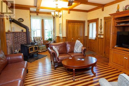 218 Woodstock Street N, East Zorra-Tavistock (Tavistock), ON - Indoor Photo Showing Living Room