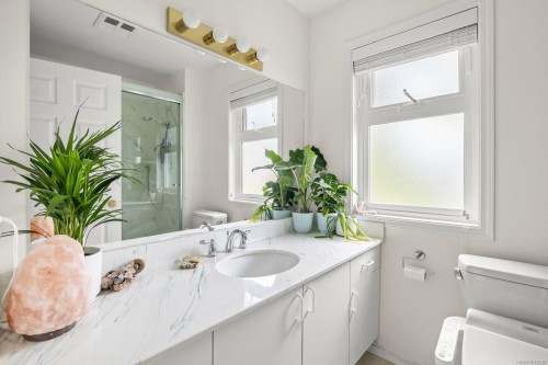 10-4580 West Saanich Rd, Saanich, BC 