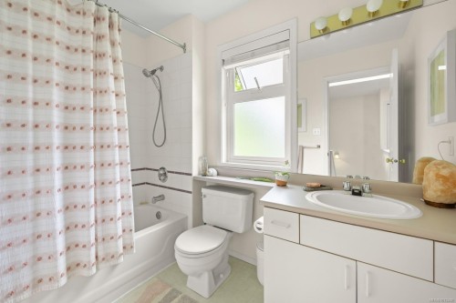 10-4580 West Saanich Rd, Saanich, BC 