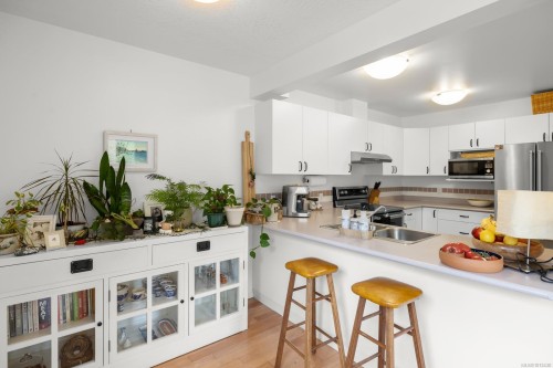 10-4580 West Saanich Rd, Saanich, BC 