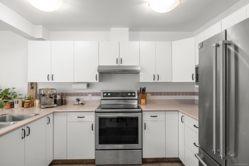 10-4580 West Saanich Rd, Saanich, BC 