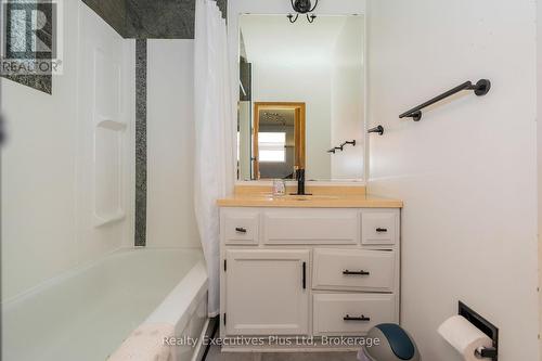 Washroom - 12 River Street, Parry Sound, ON - Indoor Photo Showing Bathroom