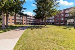 303-350 Rue Querbes  Vaudreuil-Dorion, QC J7V 6B6