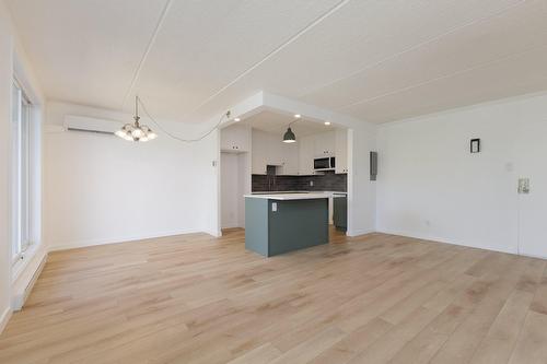 Cuisine - 303-350 Rue Querbes, Vaudreuil-Dorion, QC - Indoor Photo Showing Kitchen
