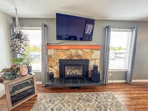 2001 7Th Street, Cranbrook, BC - Indoor Photo Showing Living Room With Fireplace