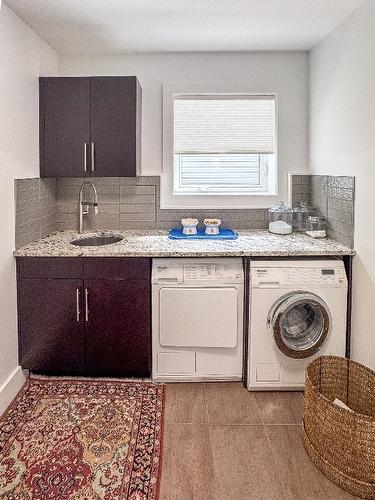 15-1401 30Th Avenue, Cranbrook, BC - Indoor Photo Showing Kitchen