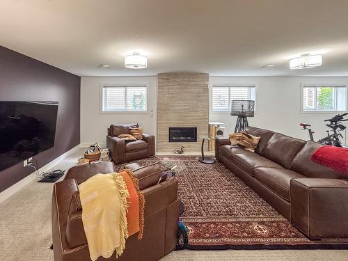 15-1401 30Th Avenue, Cranbrook, BC - Indoor Photo Showing Living Room