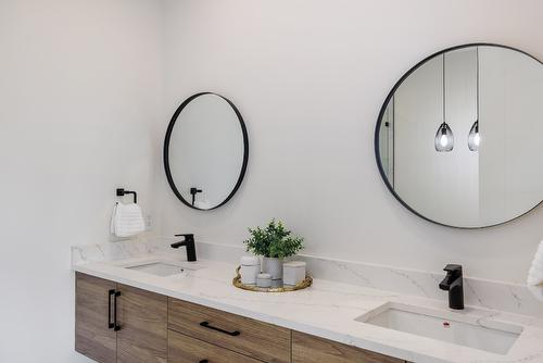 10274 Beacon Hill Drive, Lake Country, BC - Indoor Photo Showing Bathroom