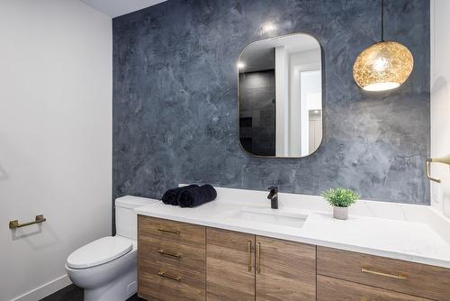 10274 Beacon Hill Drive, Lake Country, BC - Indoor Photo Showing Bathroom