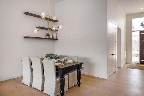 10274 Beacon Hill Drive, Lake Country, BC - Indoor Photo Showing Dining Room