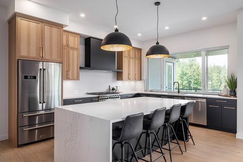 10274 Beacon Hill Drive, Lake Country, BC - Indoor Photo Showing Kitchen With Stainless Steel Kitchen With Upgraded Kitchen