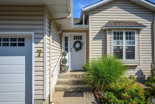 7-3485 Rosedale Avenue, Armstrong, BC - Outdoor