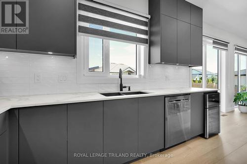 62 Crestview Drive, Middlesex Centre (Kilworth), ON - Indoor Photo Showing Kitchen With Double Sink