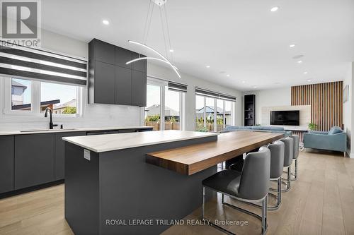 62 Crestview Drive, Middlesex Centre (Kilworth), ON - Indoor Photo Showing Kitchen With Upgraded Kitchen