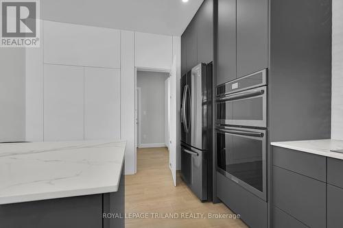 62 Crestview Drive, Middlesex Centre (Kilworth), ON - Indoor Photo Showing Kitchen