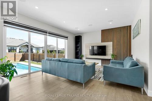 62 Crestview Drive, Middlesex Centre (Kilworth), ON - Indoor Photo Showing Living Room With Fireplace