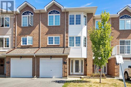 7 WRENWOOD CRESCENT  Ottawa, ON K2G 5V3