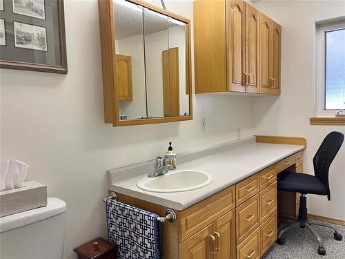 484 Queen Street E, Virden, MB - Indoor