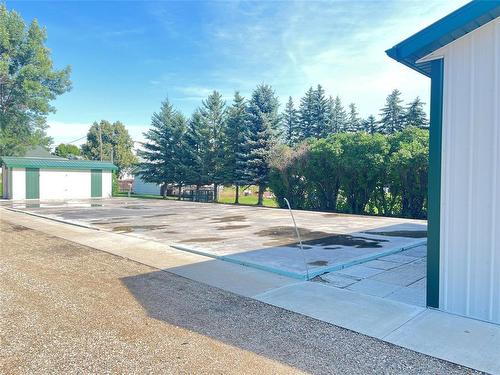 484 Queen Street E, Virden, MB - Outdoor