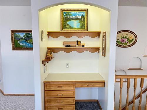 484 Queen Street E, Virden, MB - Indoor Photo Showing Other Room