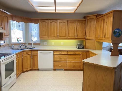 484 Queen Street E, Virden, MB - Indoor Photo Showing Kitchen With Double Sink