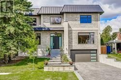 2 HEMFORD CRESCENT  Toronto, ON M3B 2S5