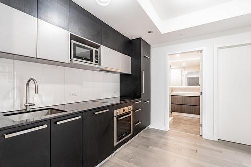 Cuisine - 709-628 Rue St-Jacques, Montréal (Ville-Marie), QC - Indoor Photo Showing Kitchen With Upgraded Kitchen