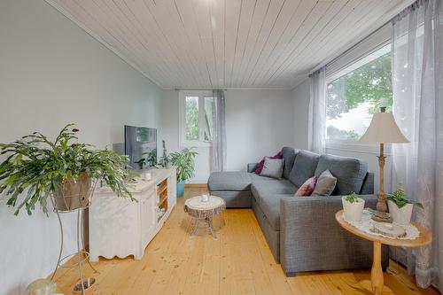 Salon - 727 Rue Bourdon, Neuville, QC - Indoor Photo Showing Living Room