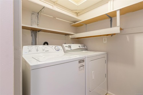 402-435 Festubert St, Duncan, BC - Indoor Photo Showing Laundry Room