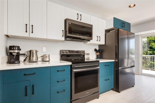 6422 Dover Rd, Nanaimo, BC 