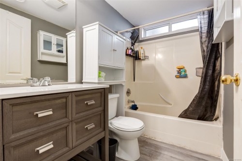 6422 Dover Rd, Nanaimo, BC 