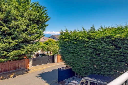 6422 Dover Rd, Nanaimo, BC 