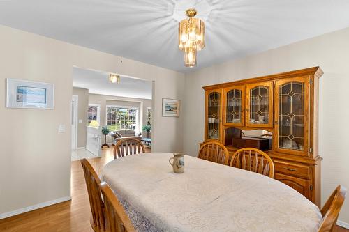390 Mctavish Crescent, Kelowna, BC - Indoor Photo Showing Dining Room