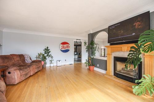384 19 Road, Oliver, BC - Indoor Photo Showing Living Room With Fireplace
