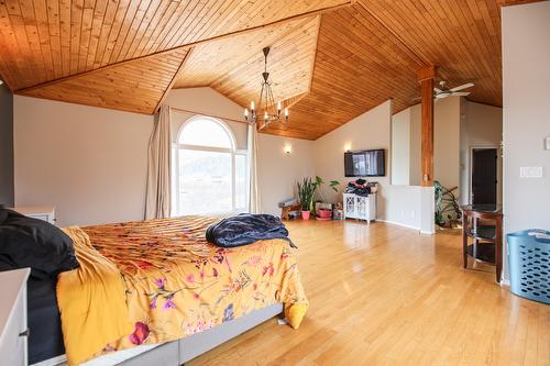 384 19 Road, Oliver, BC - Indoor Photo Showing Bedroom