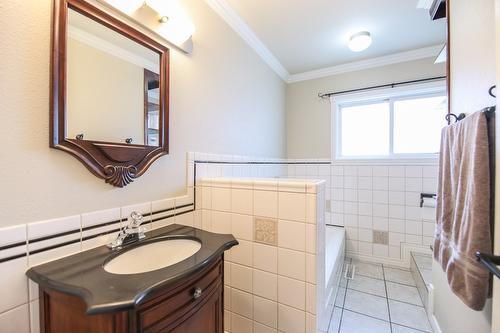 384 19 Road, Oliver, BC - Indoor Photo Showing Bathroom
